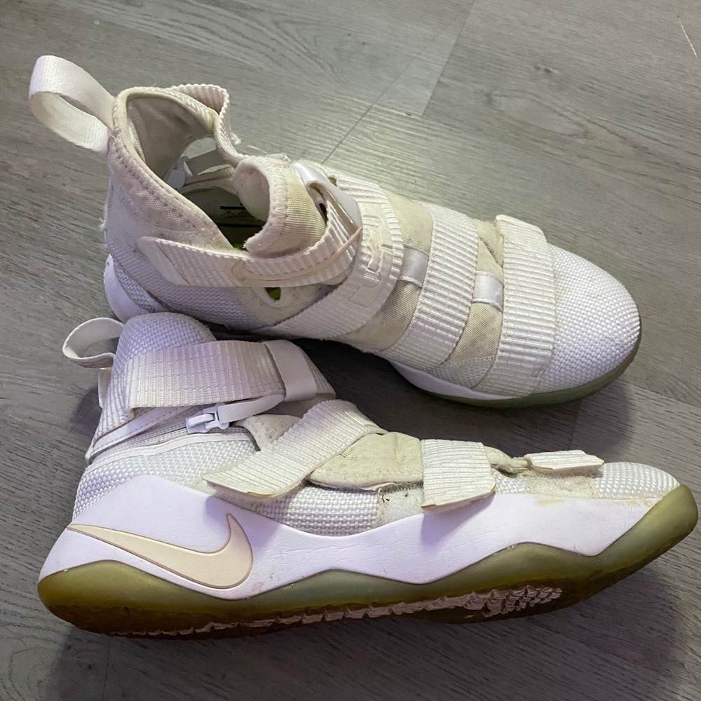 Nike LeBron Soldier 11 Basketball Shoes Mens sz 10 White Gum Laceless